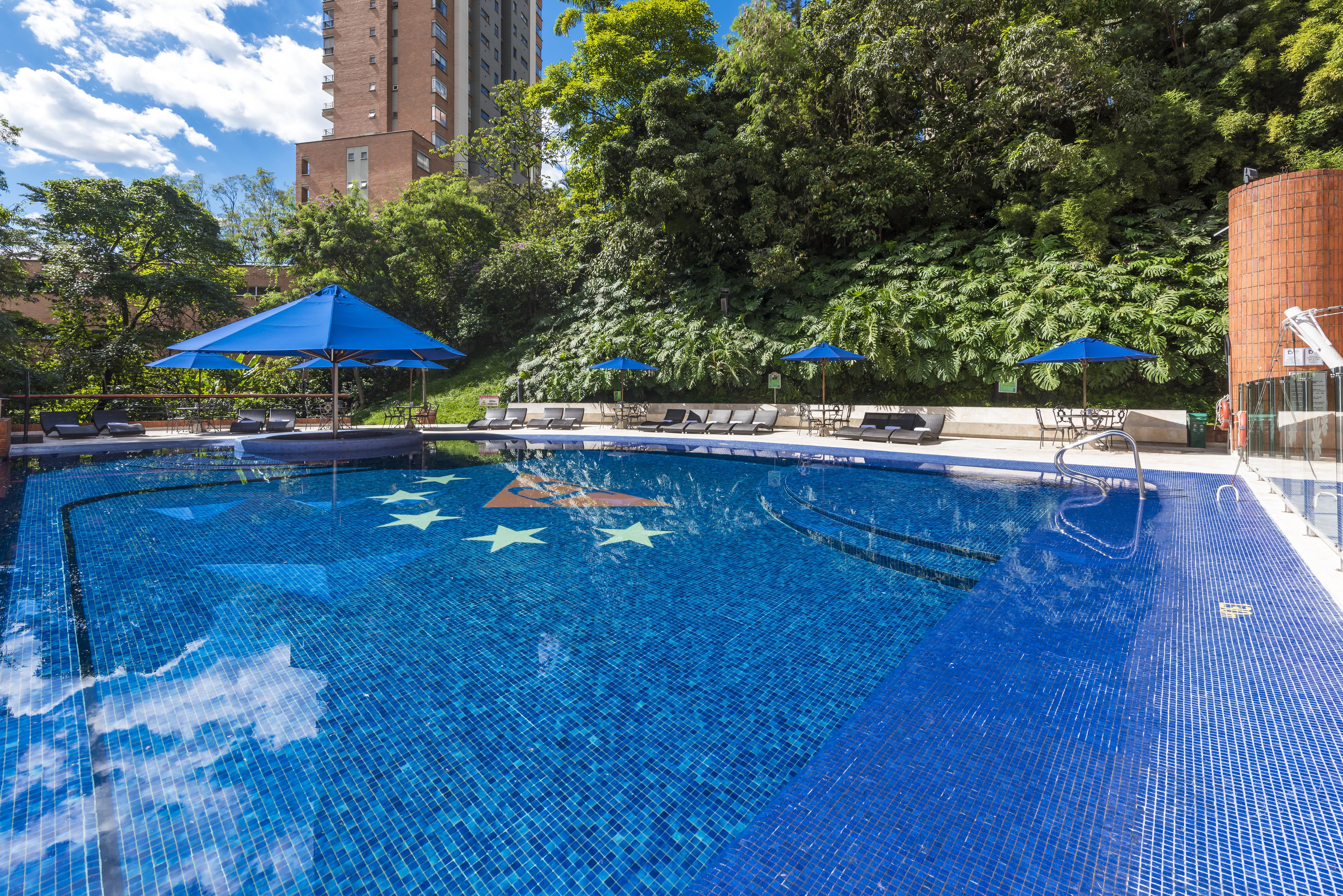Hotel Dann Carlton Belfort Medellín Dış mekan fotoğraf Swimming pool