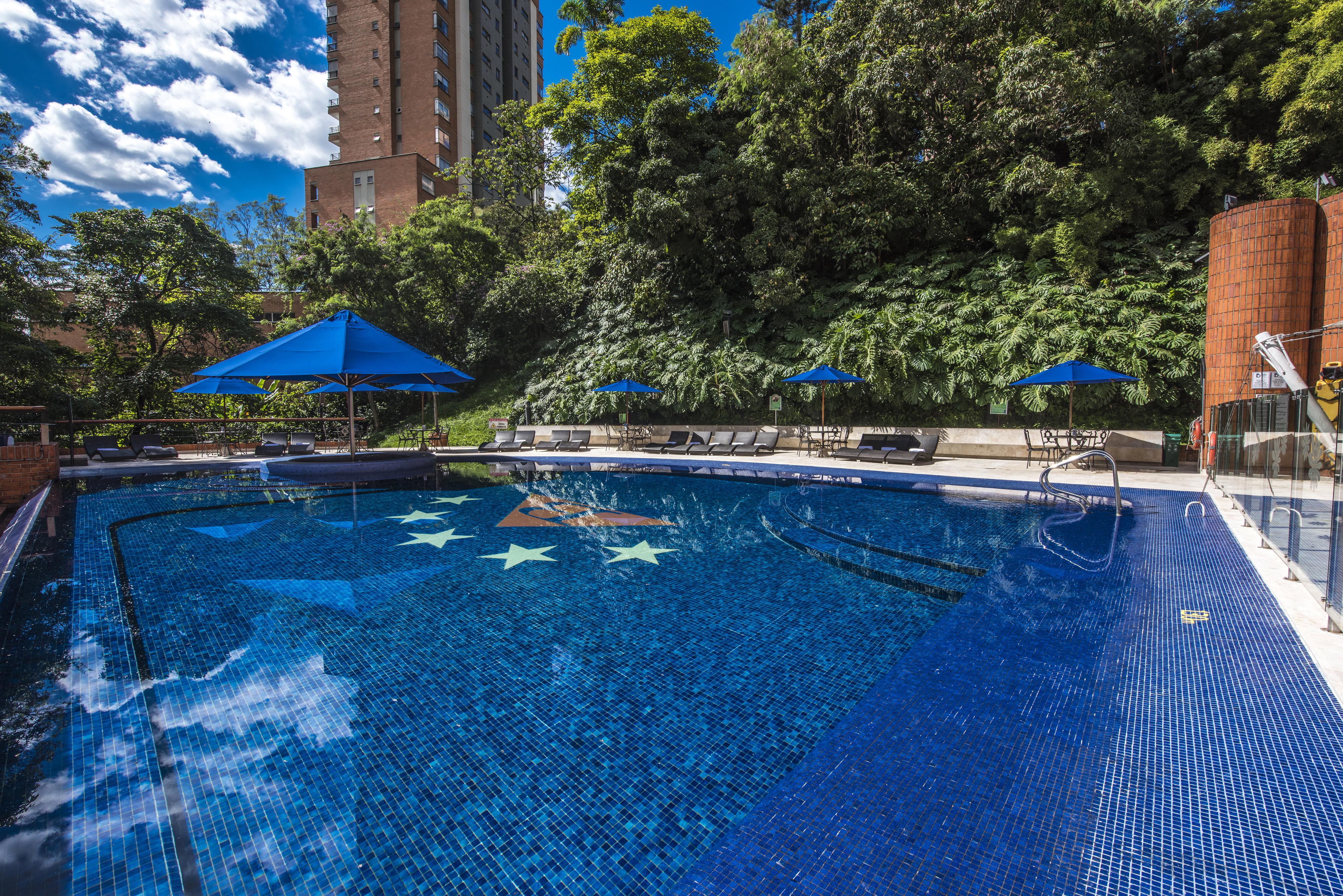 Hotel Dann Carlton Belfort Medellín Dış mekan fotoğraf Swimming pool