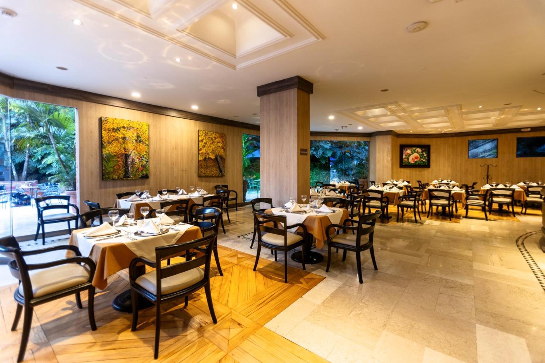 Hotel Dann Carlton Belfort Medellín Dış mekan fotoğraf The restaurant
